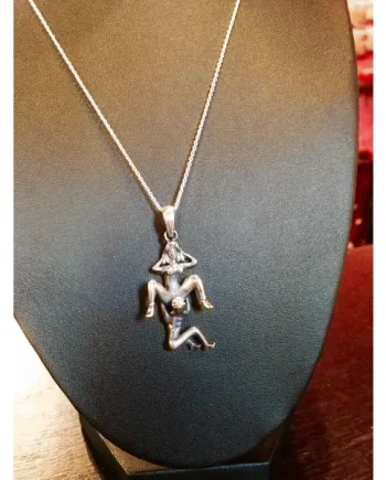 Kamasutra Silver Pendant – Cunnilingus